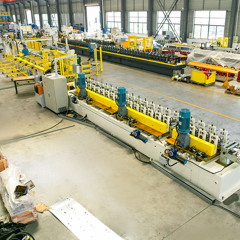 CU automatische rolvormmachine met veranderingsbreedte, kettingaandrijving, automatische verpakking