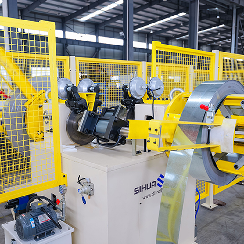 Stud en track automatische verandering breedte hoogte dikte rolvormmachine met automatisch verpakkingssysteem